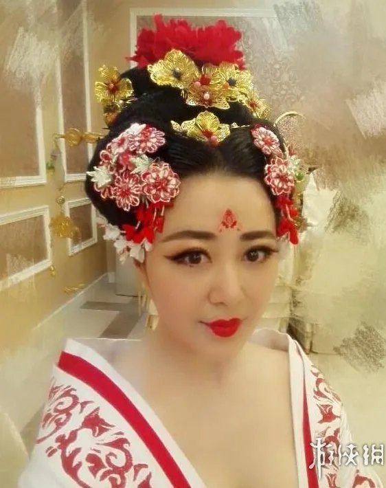 北影毕业生“叫板”范冰冰 丰胸后COS《武媚娘传奇》