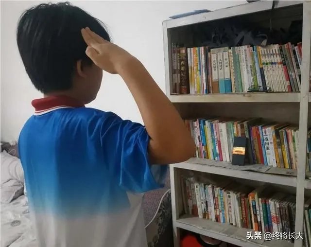 河北一高中在线教育,要求学生穿校服,做早操,与平是在学校规则制度相同,各位怎么看?