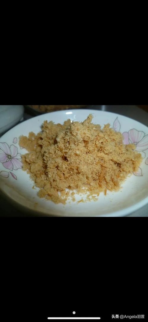 外面有一层薄皮、里面有夹心，然后两边还有肉松的一种面包，是什么面包呢？怎么做比较好吃，特别想吃？