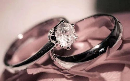 结婚买什么戒指合适 结婚戒指买什么牌子的好