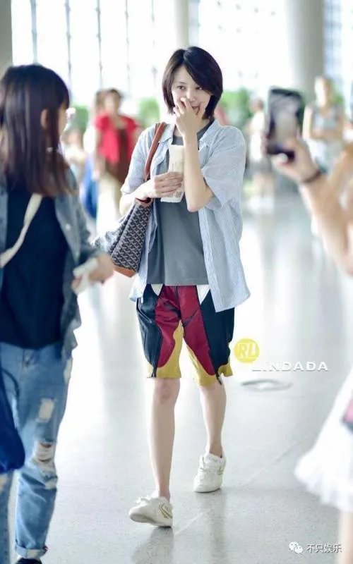 郑爽的嘴巴怎么了？郑爽嘴角边为什么有非常明显的伤疤