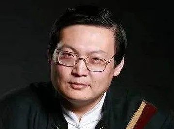 被停播的《老梁观世界》令人惋惜，它停播的原因在哪里？