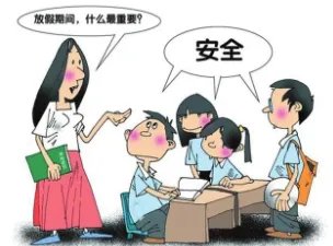 穿衣镜被碰倒爸爸飞身护娃，网友为何盛赞是“超人”？