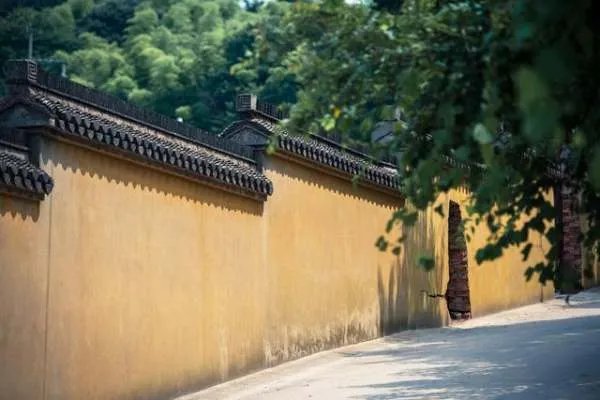 句容宝华山隆昌寺为何称为佛教的清华？