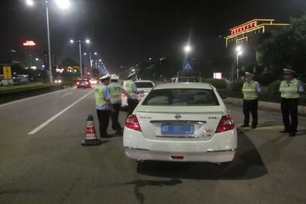 作为一个救死扶伤的机构，为何医院门口车祸无人救治呢？