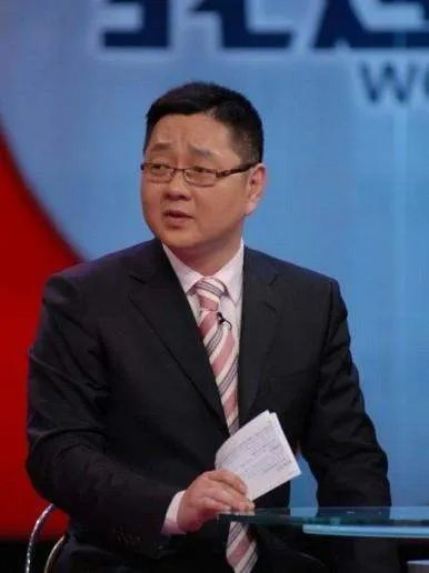 “晕倒门”后大反转，打压女海归未果恼羞成怒，名嘴张绍刚这是怎么了？