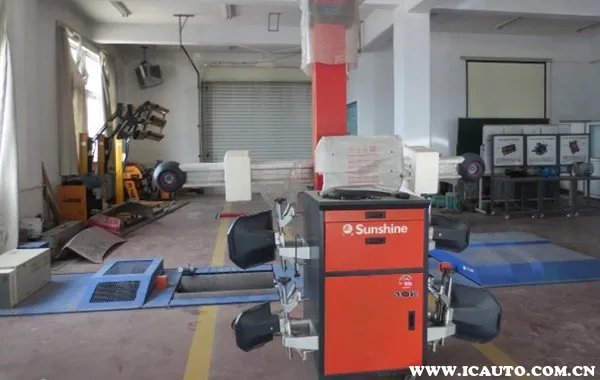 汽车四轮定位仪多少钱一台