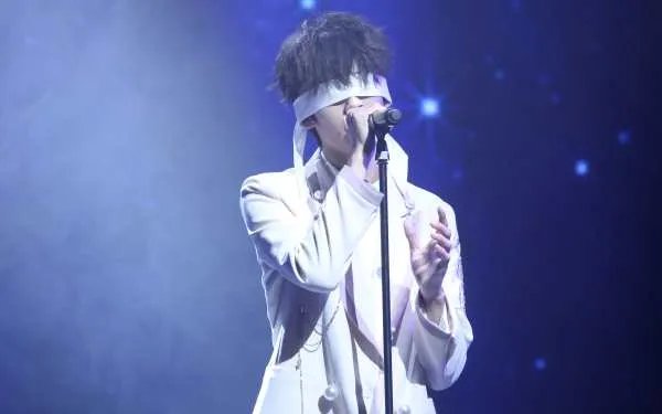 何洛洛回复王艺瑾，发生了什么事？