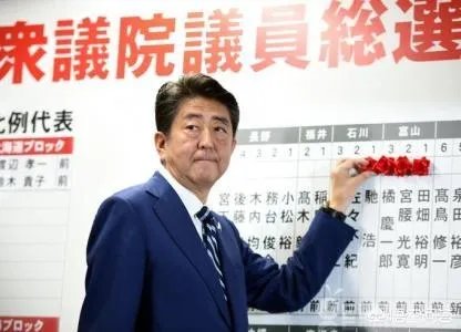 支持率创新低，安倍内阁会因为“地价门”辞职么？