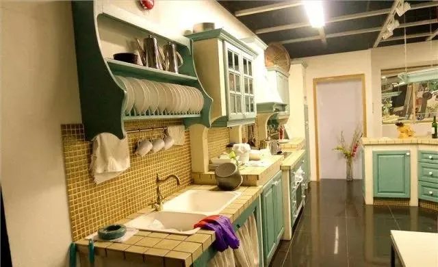 买整体橱柜，还是砖砌橱柜好？看完从此不再纠结！