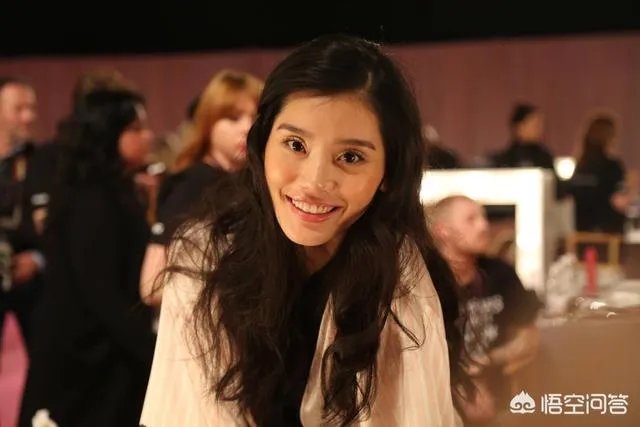 奚梦瑶被曝在赌王家族存在感低，四太态度微妙，孩子出生会好点吗？