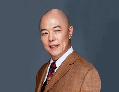 张铁林被曝感染新冠，经纪人辟谣从未离京，又秒删发帖让人忧，你怎么看？