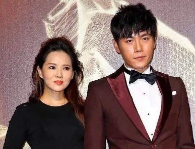 他是毁掉庾澄庆家庭的真凶，殴打伊能静，如今还是一个人生活，他是谁？