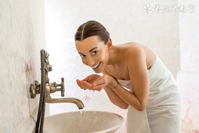 眼霜可以早上涂吗 眼霜到底早上涂还是晚上涂