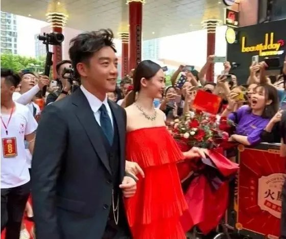 郑恺和苗苗婚后首次合体，苗苗真的怀孕了吗？