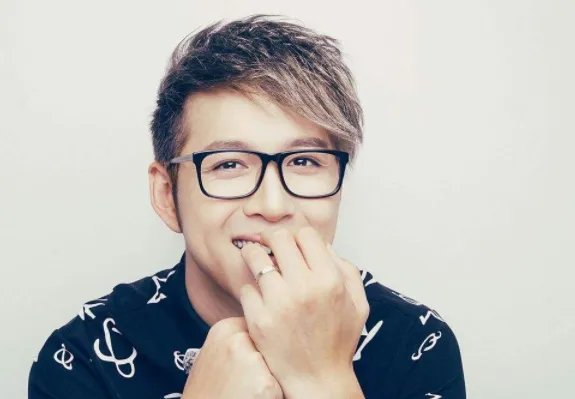 刘教授的那首歌词包含“我不嘛…我就要”歌名是什么？