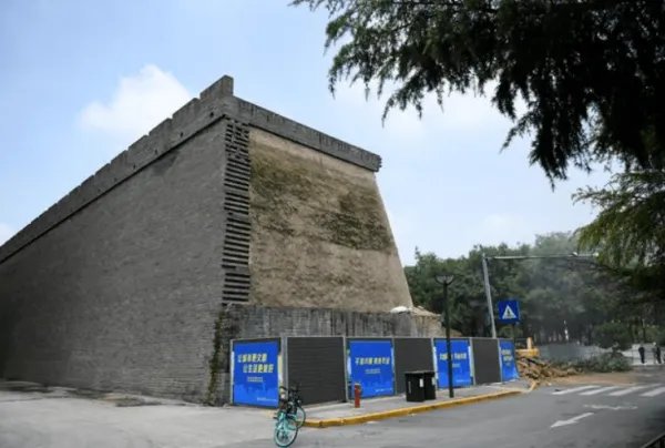 西安明秦王府城墙坍塌,哪个部门应该对此负责?