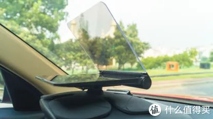 车载后装HUD 篇一:像开战斗机一样去开车—百路达HUD开箱及简评
