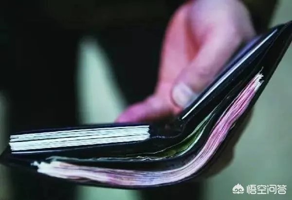 的哥捡到3万包归还时要求打表，结果遭到失主投诉，你会站谁一边？