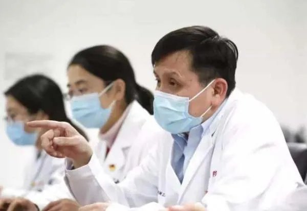 张文宏谈四点是否需要接种第四针疫苗，他都说了什么？哪些信息值得关注？