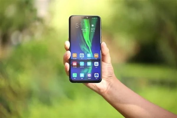 8X有收音机功能吗？不走流量这种 ，走流量的太不稳定