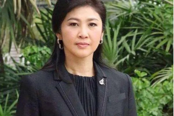 英拉被迫下台后又遭到通缉,为何还能逃出泰国呢?