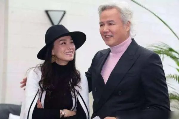 张庭夫妇社交平台被禁言，你觉得该不该给其发声的机会？