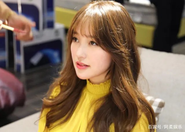 街头和韩寒热吻，被林俊杰下跪求婚，金莎现状如何？