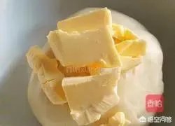 外面有一层薄皮、里面有夹心，然后两边还有肉松的一种面包，是什么面包呢？怎么做比较好吃，特别想吃？