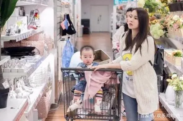 他是毁掉庾澄庆家庭的真凶，殴打伊能静，如今还是一个人生活，他是谁？