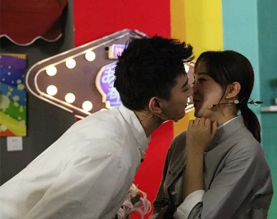 海陆于小彤年代秀亲密互动羡煞旁人 男方微博大胆承认恋情