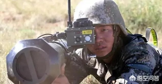 演习时用的空包弹，中弹后为什么会冒烟？