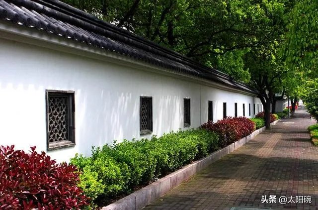 院子外墙用实墙好还是做护栏好？