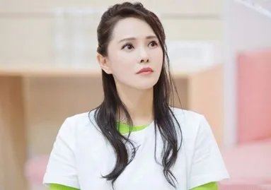 他是毁掉庾澄庆家庭的真凶，殴打伊能静，如今还是一个人生活，他是谁？