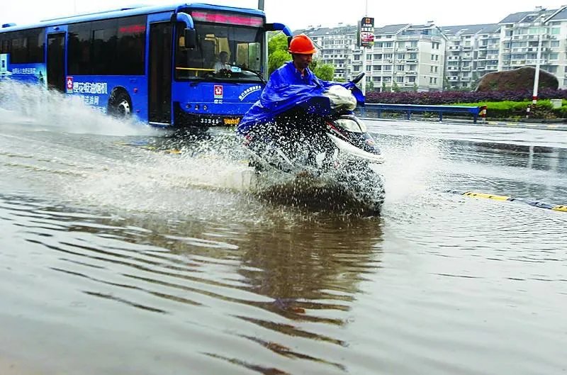 中央气象台连发27天暴雨预警，这一次的降雨量有多罕见？
