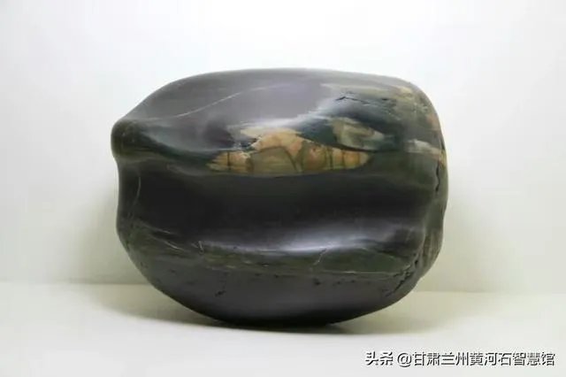 为什么有些人收藏了很多假的藏品，还很自信的朋友们欣赏？