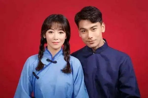 用汉服证件照登记结婚被民政局拒，如何评价民政局这一行为？