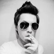 谁有黑白色抽烟颓废男头像 像这样的