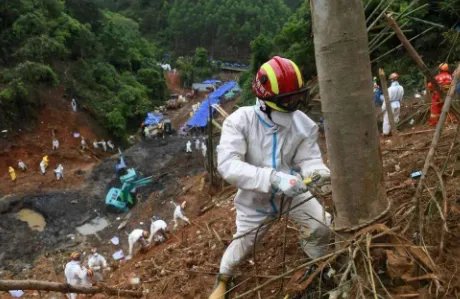 网友为东航遇难者送去哆啦A梦玩偶，黑匣子破译有了哪些进展？