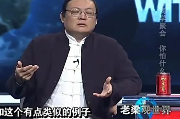 被停播的《老梁观世界》令人惋惜，它停播的原因在哪里？