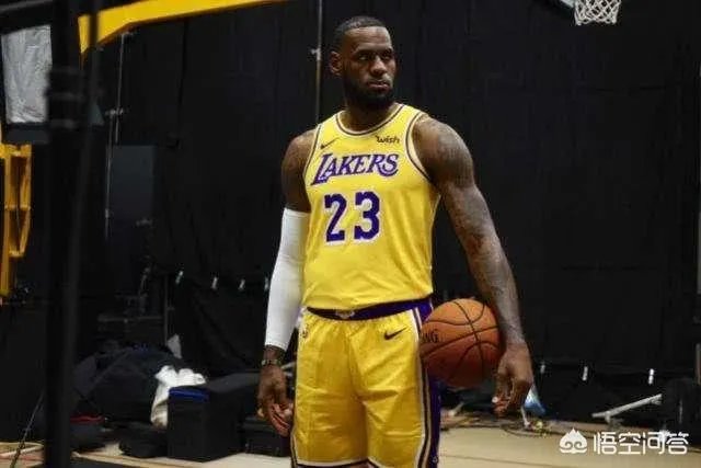 詹姆斯成史上最年轻的33000分先生，你认为詹姆斯得分超科比还需要多少场？