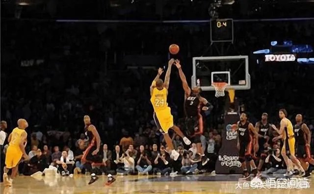今天热火对阵勇士，最后时刻韦德神奇绝杀你怎么看？