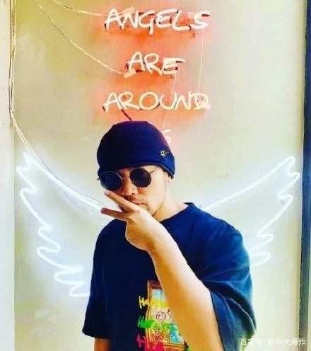 周杰伦被用监控拍照，此行为是否侵犯了艺人的肖像权？